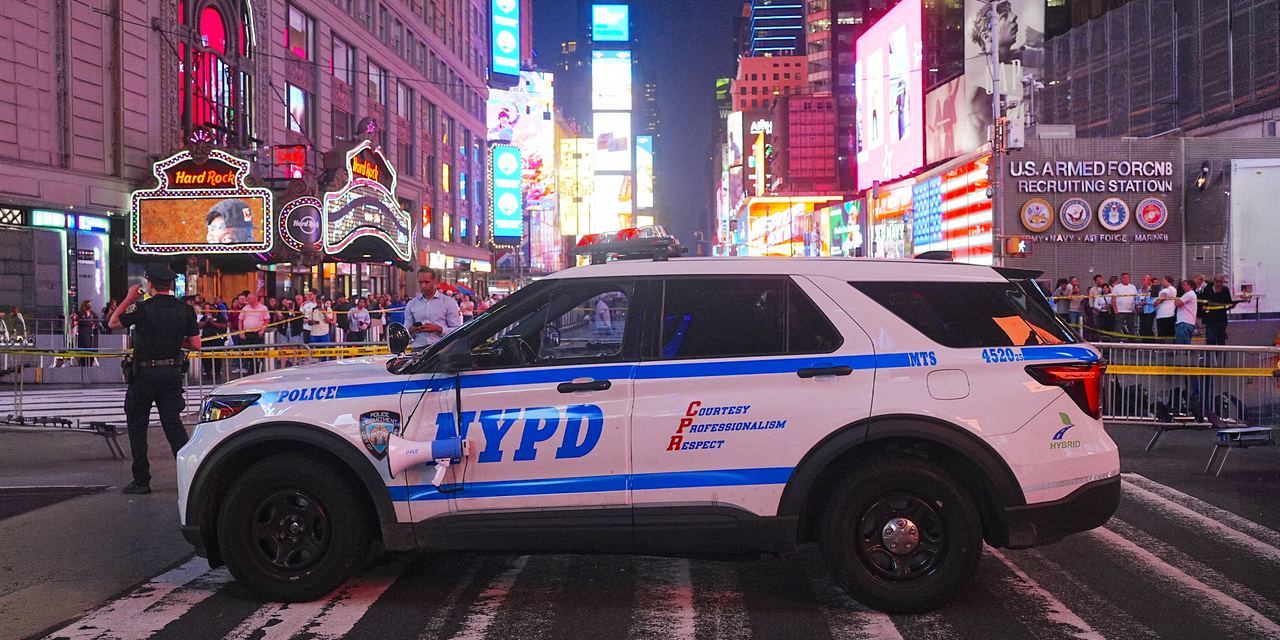 The NYPD officers investigate the scene of the incident | Source: Getty Images