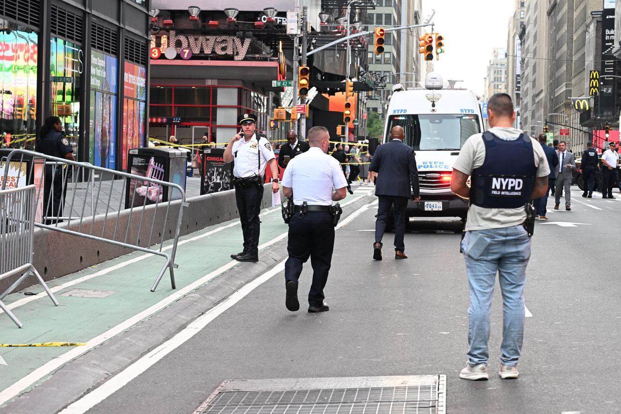 New York Police Department officers investigated the scene after police shot and wounded an armed suspect near West 42nd Street and Seventh Avenue in Times Square on August 31, 2026, in New York, New York. | Source: Getty Images