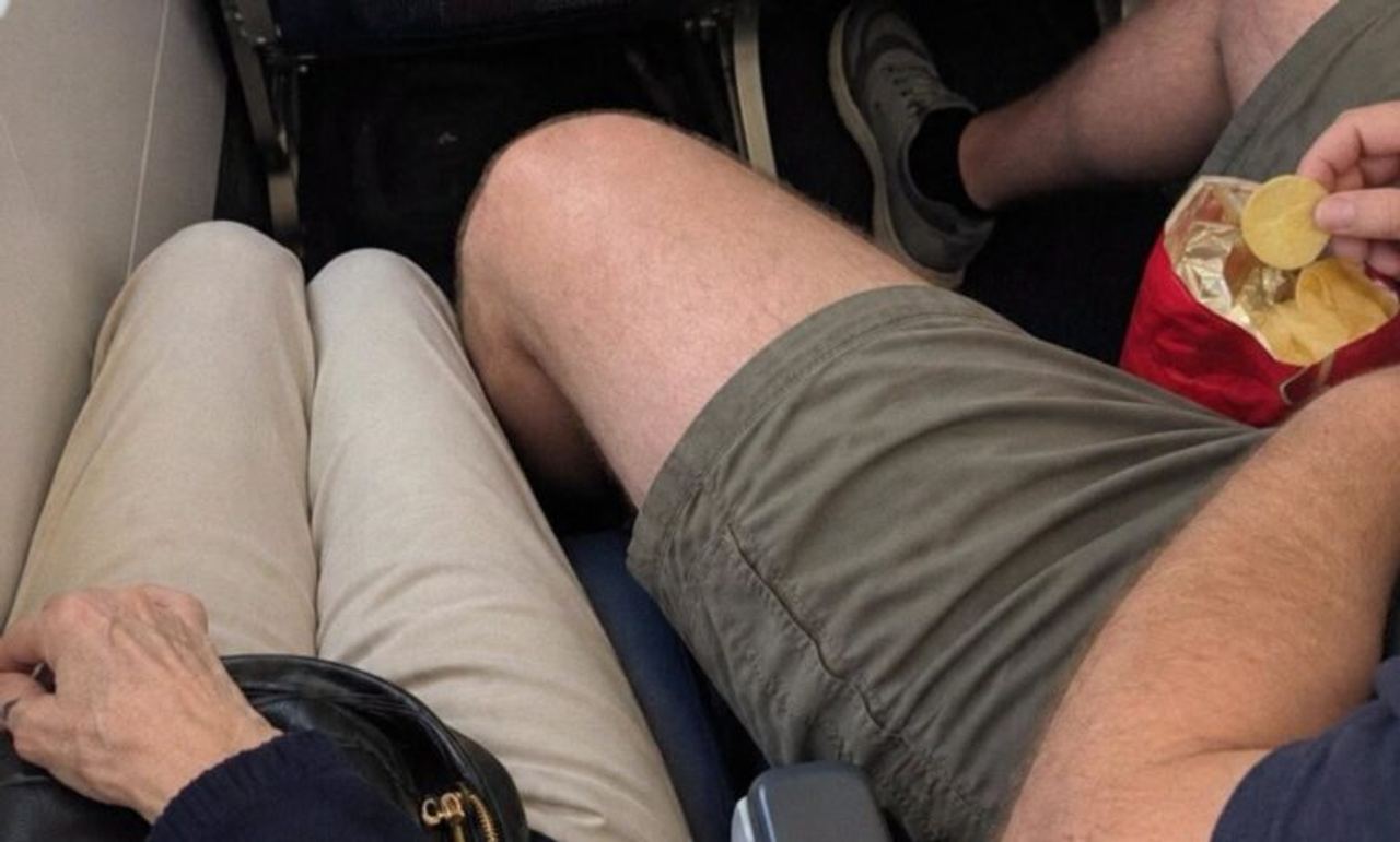 A Man Kept Manspreading Into a Woman’s Plane Seat for Hours – When He Returned From the Restroom, He Shouted, ‘What the 