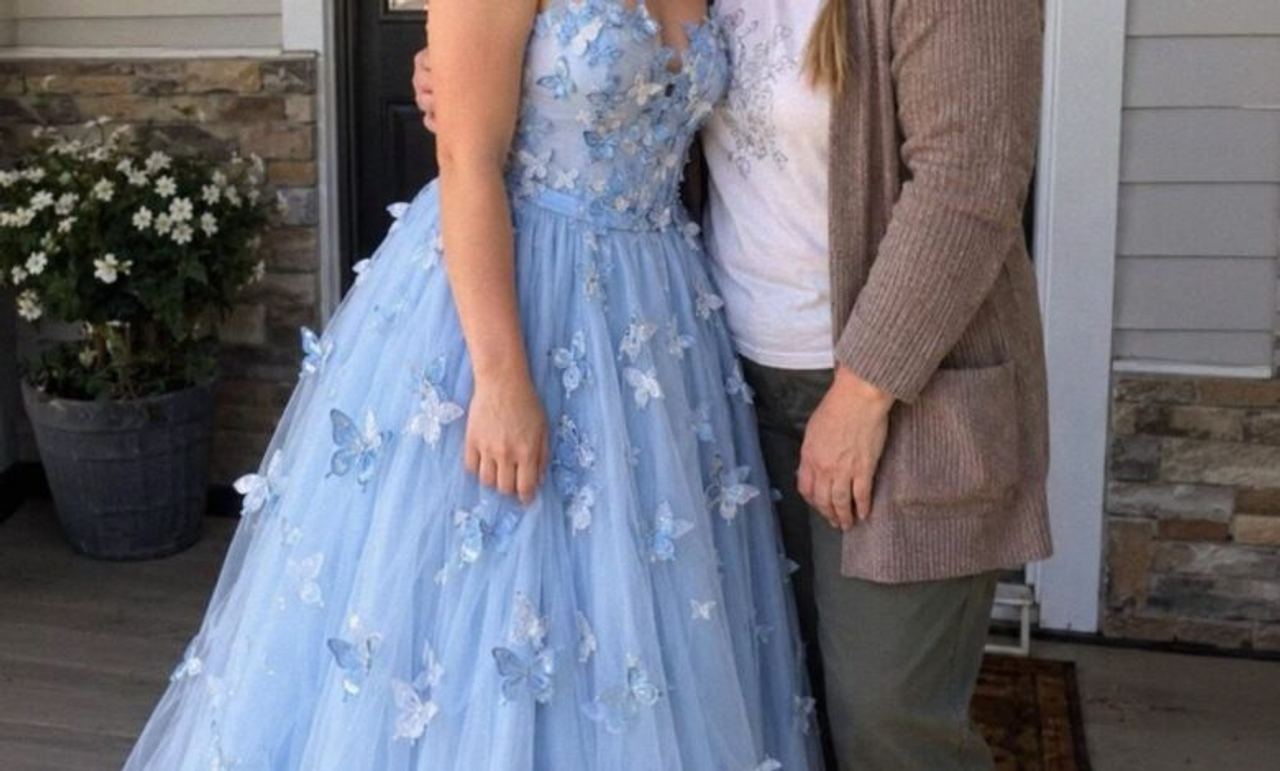 A Woman Made Her Daughter’s Prom Dress by Hand, but Her Ex’s New Girlfriend Teased It and Bought Her a $1,000 Designer D