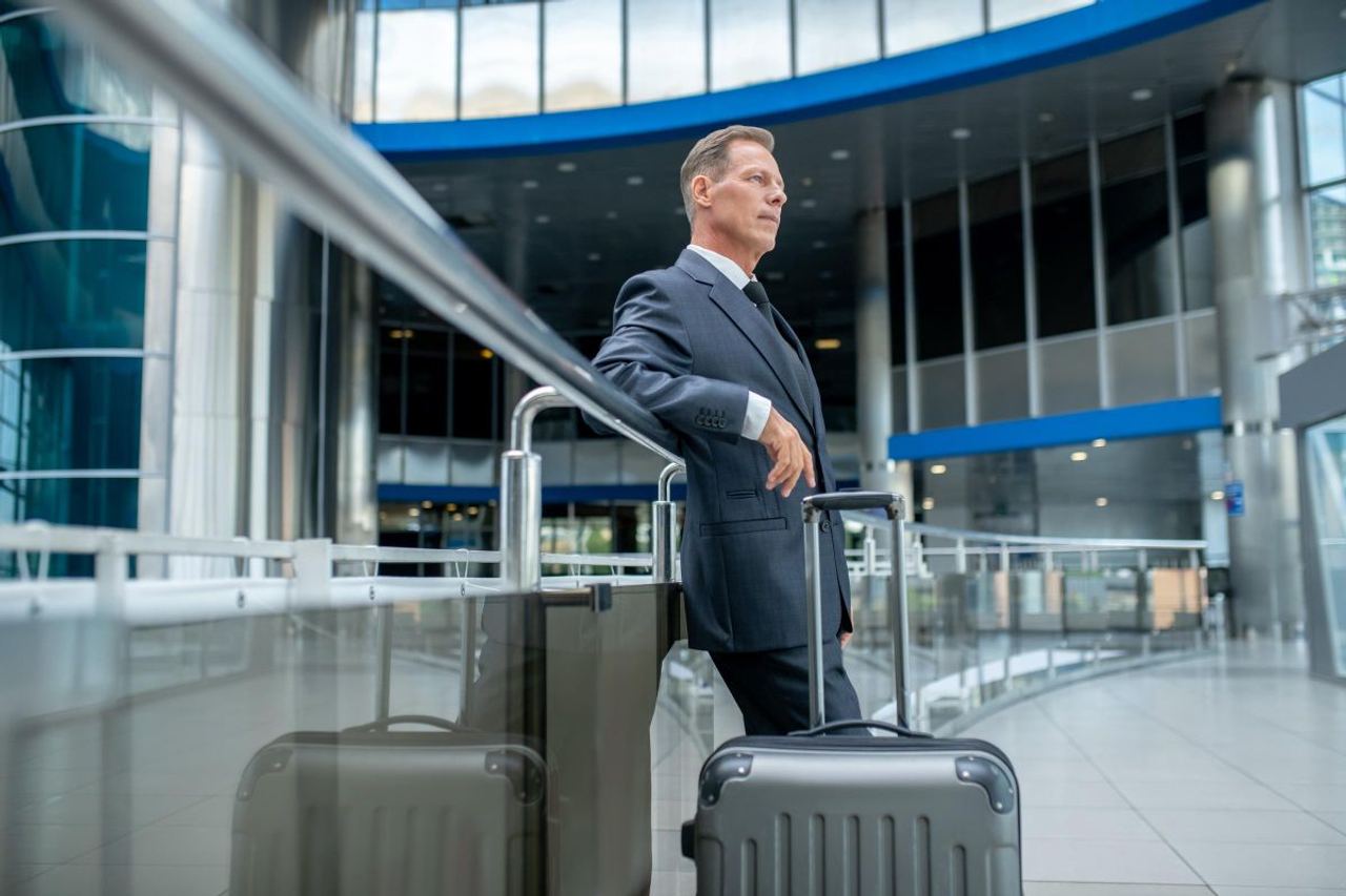 A Woman's Husband Forgot the Papers He Needed for His Business Trip, so She Drove to the Airport to Bring Them to Him –
