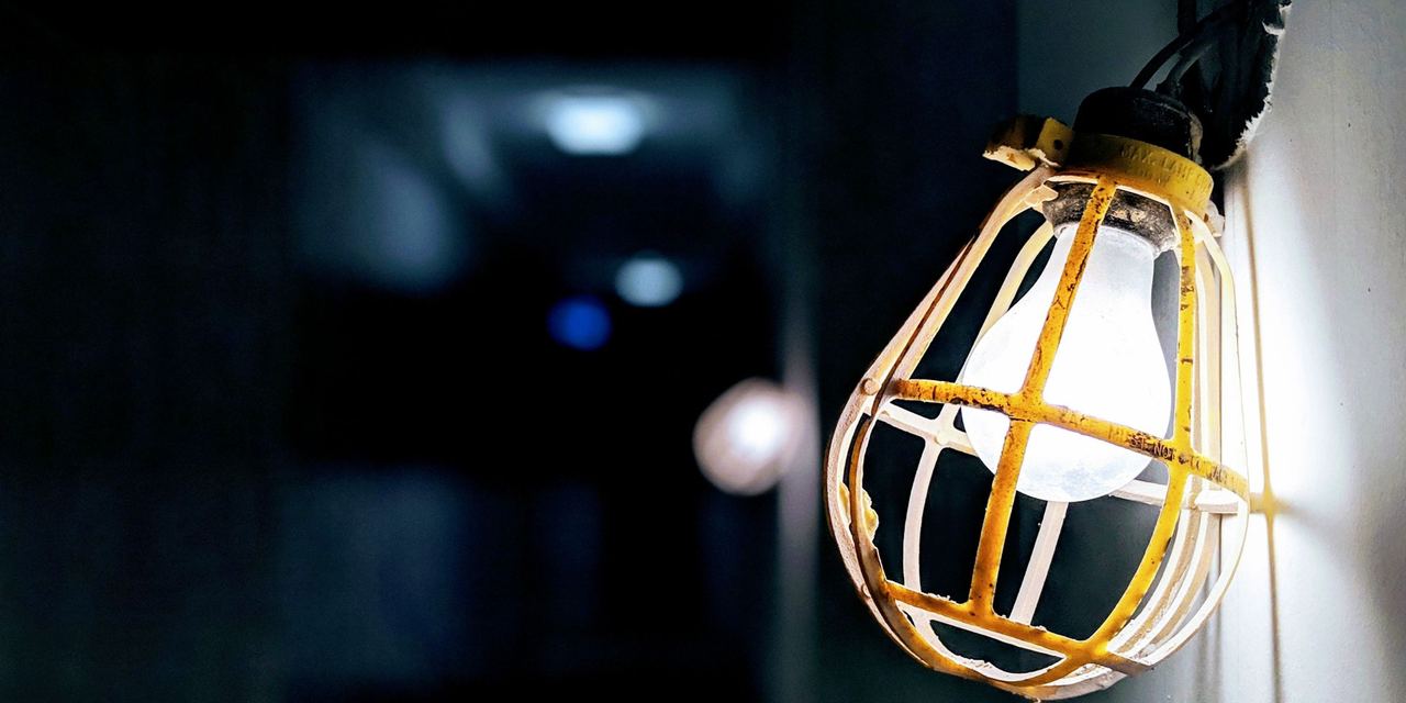 A close-up of a lightbulb | Source: Pexels