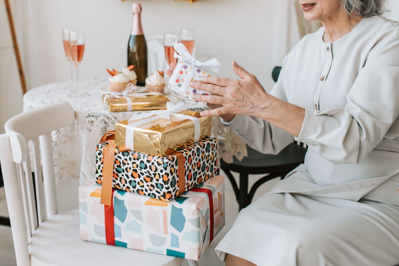 A woman stacking gifts | Source: Pexels