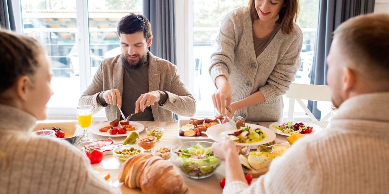A family dinner | Source: Pexels