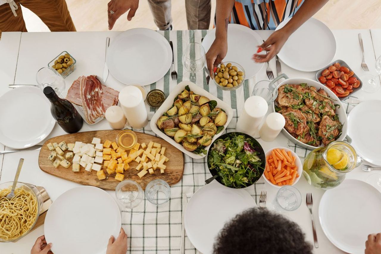 At His CEO Promotion Dinner, a Man Said His Wife Had Spent 34 Years Living off Him – Then Their Granddaughter Asked One 