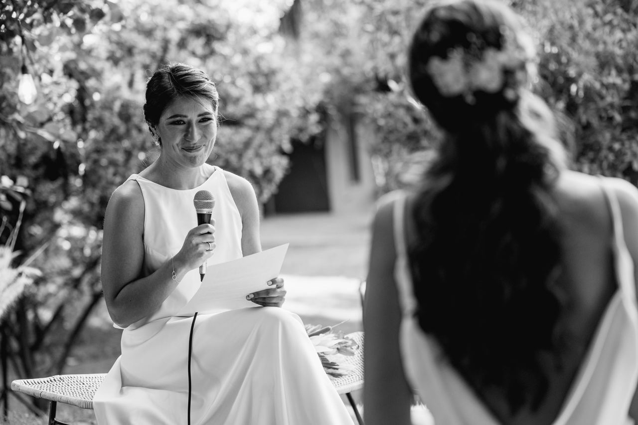 Bridesmaid giving a speech | Source: Pexels