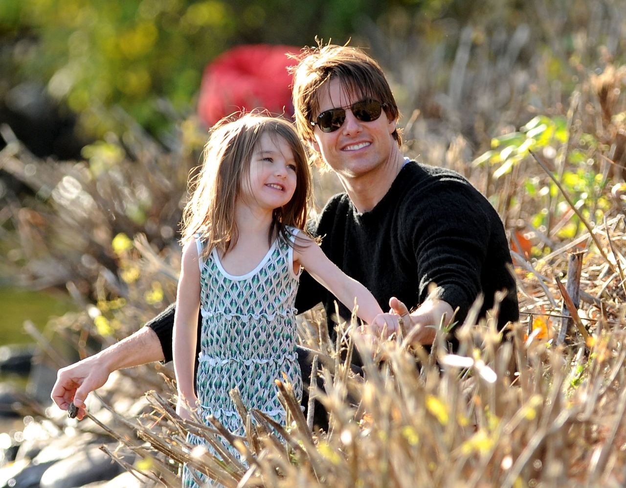 Suri and Tom Cruise visit Charles River Basin on October 10, 2009, in Cambridge, Massachusetts | Source: Getty Images