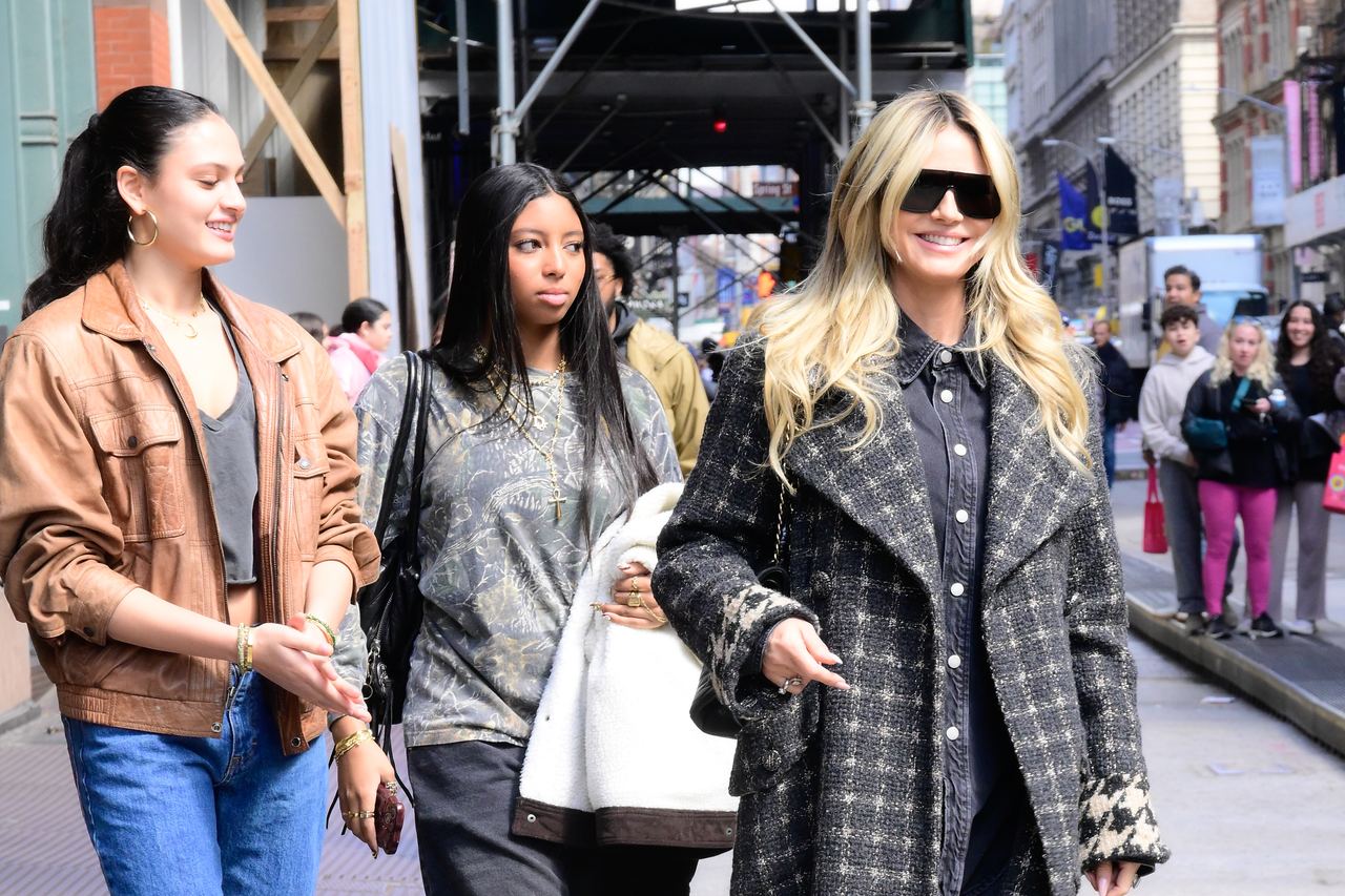 Lou was already accompanying Heidi on everyday outings before her Paris Fashion Week debut, offering glimpses of the mother-daughter bond long before Lou began stepping into fashion events on her own terms. | Source: Getty Images