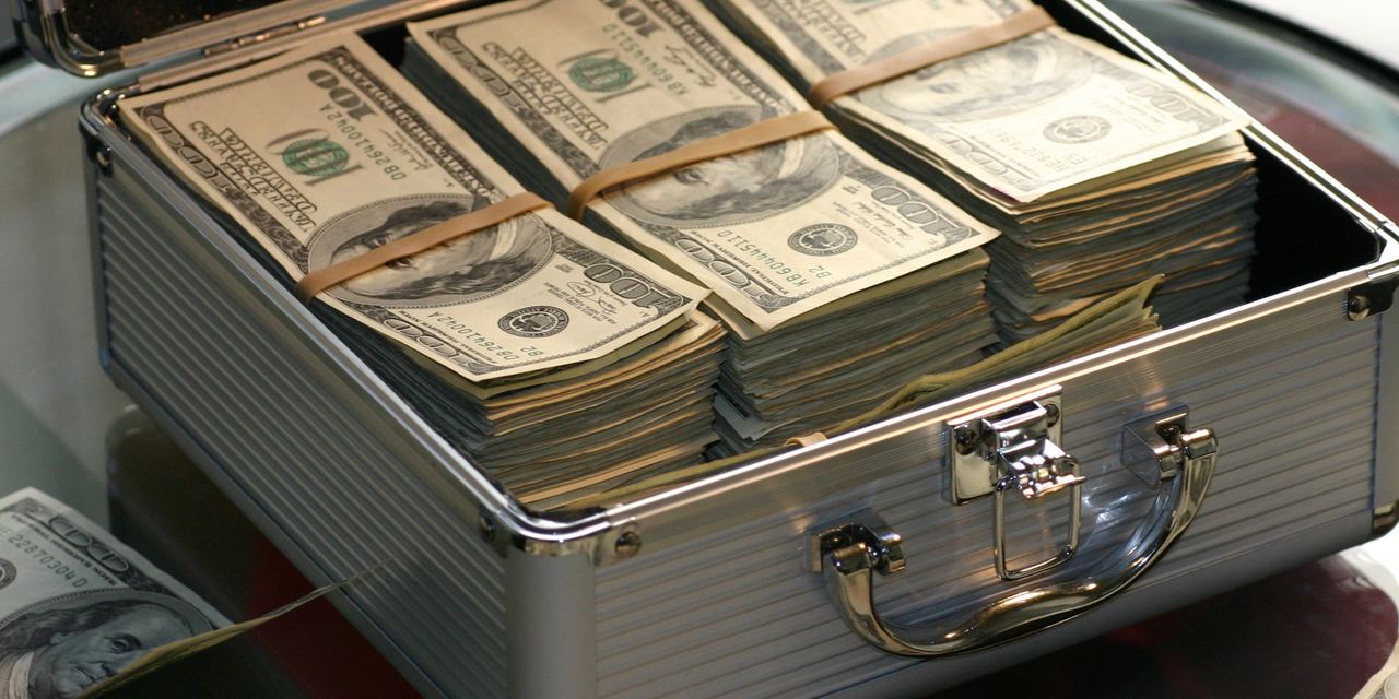 A case full of money | Source: Pexels