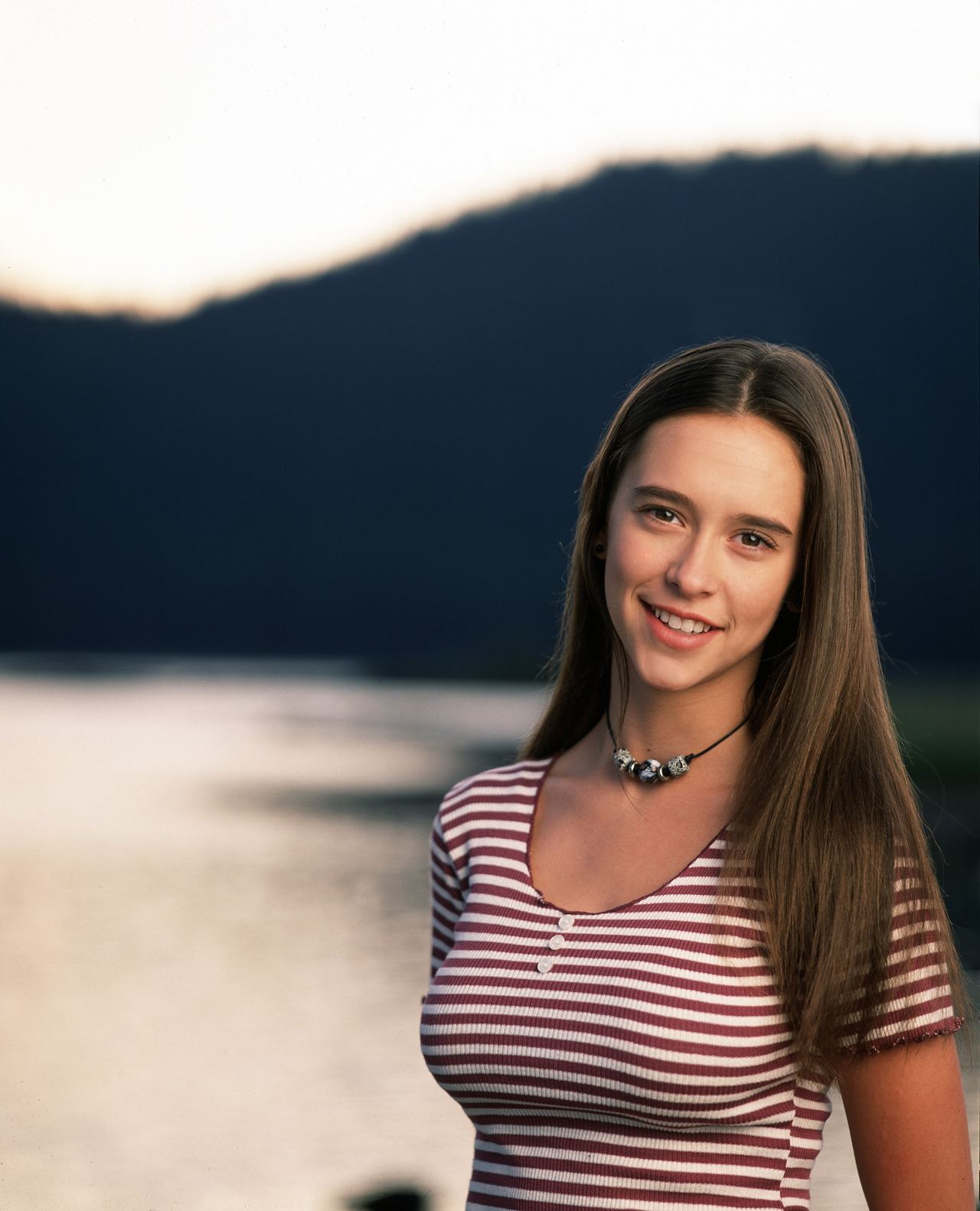 Jennifer Love Hewitt poses for a portrait early in her career, when she was already pursuing her passion for singing alongside acting. | Source: Getty Images