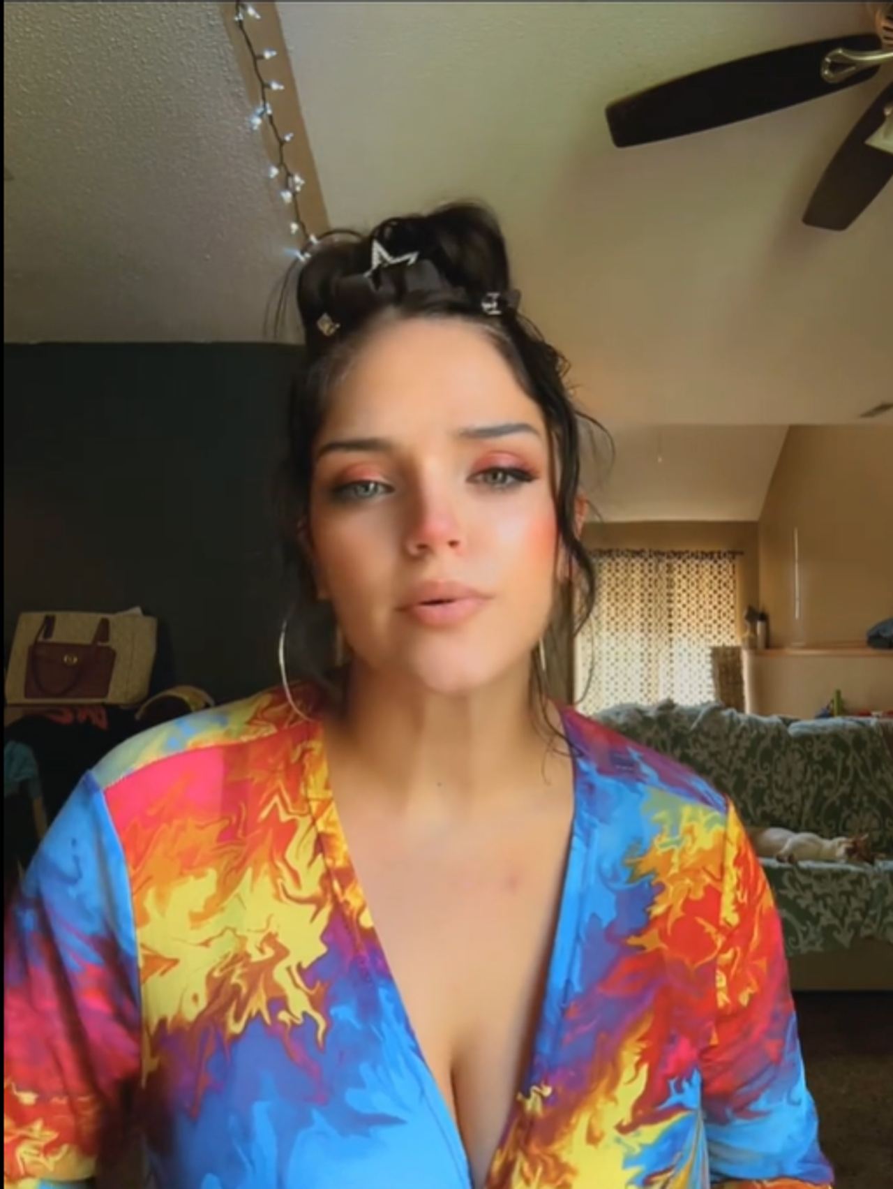 Autumn Urker appears in a video dated Aug. 14, weeks before her brother Ken Urker’s death, as she speaks to the camera in a colorful patterned top. | Source: TikTok/@shortykinss