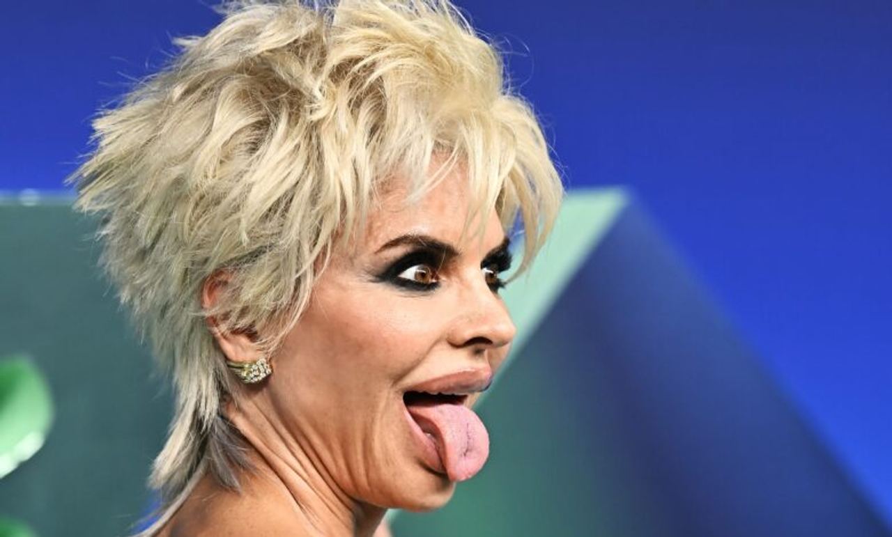 Lisa Rinna, 63, turns heads at the VMAs – fans call her dress ‘inappropriate’ and ‘disrespectful’