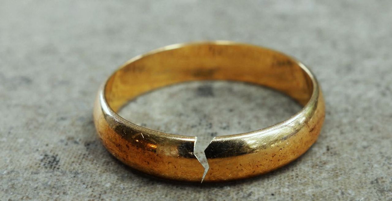 Man Returned from a Three-Day Fishing Trip with a Wedding Ring Mark – He Hadn't Worn One in 12 Years