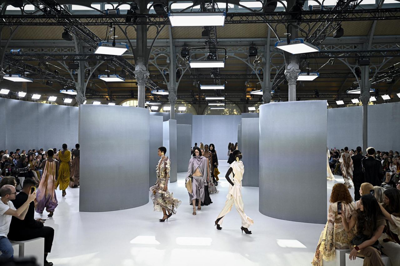 Models walk through the Zimmermann Spring/Summer 2027 presentation in Paris, where curved gray structures formed the runway setting. The show was part of the womenswear schedule during Paris Fashion Week. | Source: Getty Images