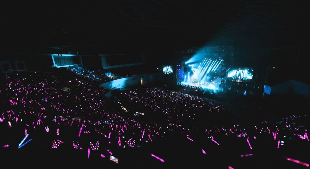 My First Boyfriend and I Went to a Concert at 18 – 21 Years Later, My Daughter Took Me to Another, and He Was There