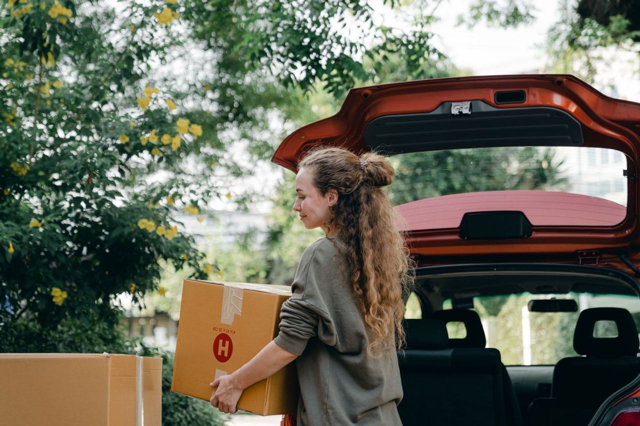 My Parents Came to My College Move-in Dressed like They Were Homeless – I Was Mortified Until Dad Said It Was on Purpose