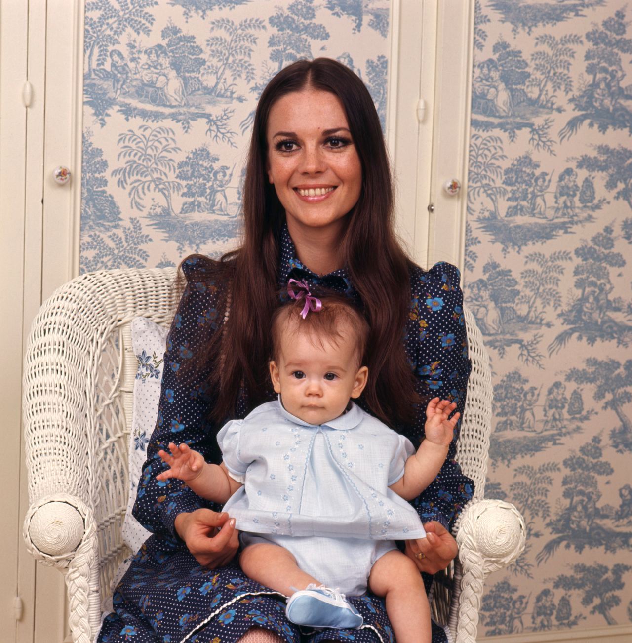 Natalie Wood with her baby daughter Natasha Gregson Wagner circa 1970. | Source: Getty Images