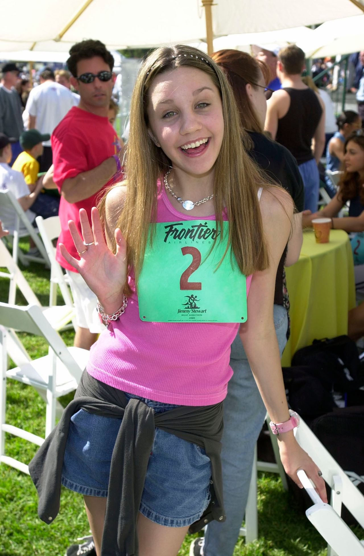 Amanda Bynes participates in the 19th Annual Jimmy Stewart Relay in 2000, during the run of her Nickelodeon sketch comedy series "The Amanda Show." | Source: Getty Images