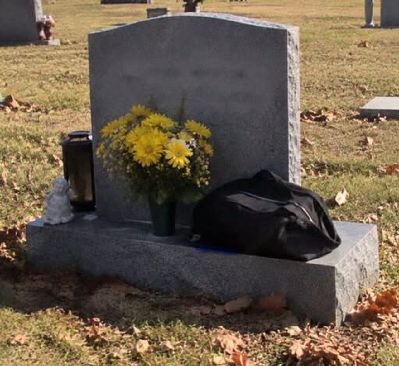 Widow Found a Black Bag on Husbands Grave on the Fifth Anniversary of His Passing Her Knees Buckled When She Opened It