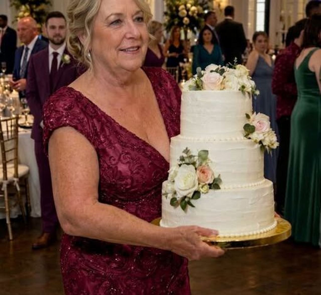 Woman Went to Pick up Her Daughter’s Wedding Cake – The Baker Saw Her Name and Said, ‘I Was Told Not to Give It to You’